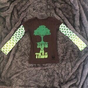Hug a Tree Shirt Size Small